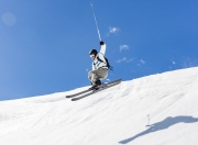 开云棋牌试玩-布伦森单骑破阵点燃赛场，步行者团队火力全面压制马刺