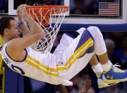 开云棋牌平台-当红黑条纹遇见雷鬼节奏，巴雷拉在不可能的对决中惊艳世界