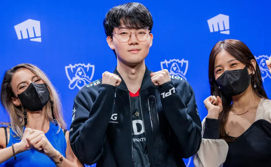 C9鏖战WBG，Deft打出惊人五杀激烈交锋半决赛，强势挺进下一轮的简单介绍